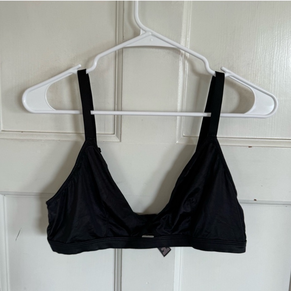 Victoria’s Secret black triangle bralette‎ size large